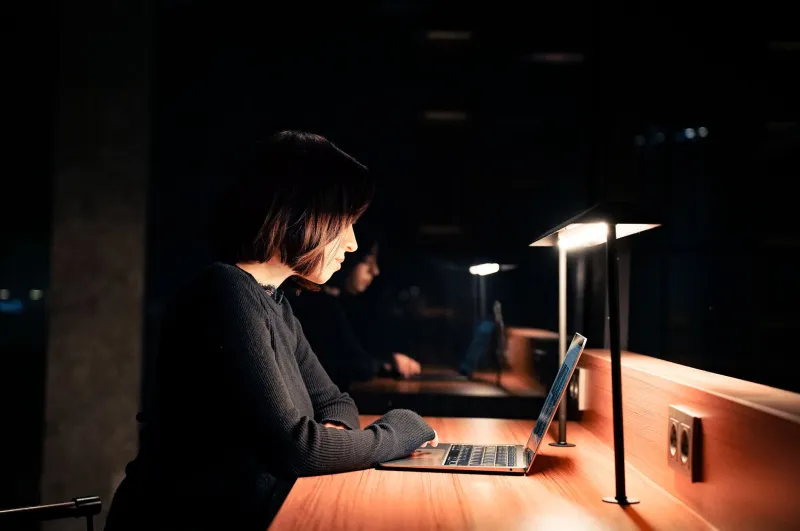 How Reddit Turned Your Aunt Karen Into a Full-Time Conspiracy Theorist
